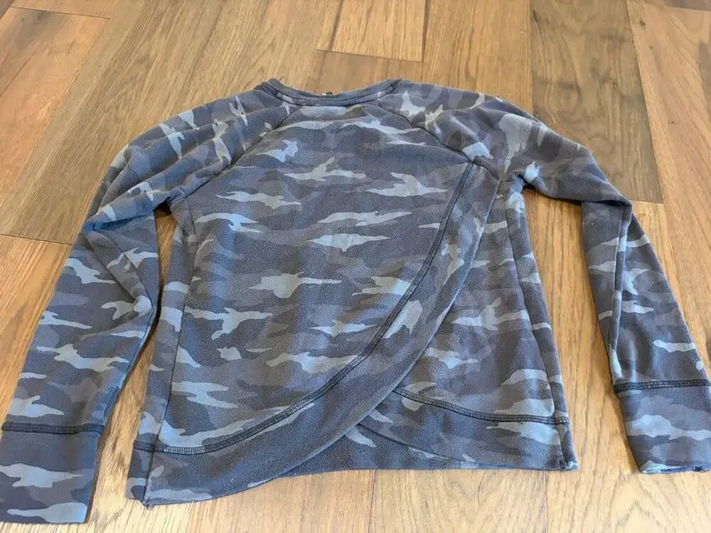 Athleta Girl Cross Your Fingers Sweatshirt Size L/12 Black Camo